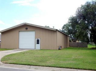 1503 Cottonwood Ln, Haysville, KS 67060