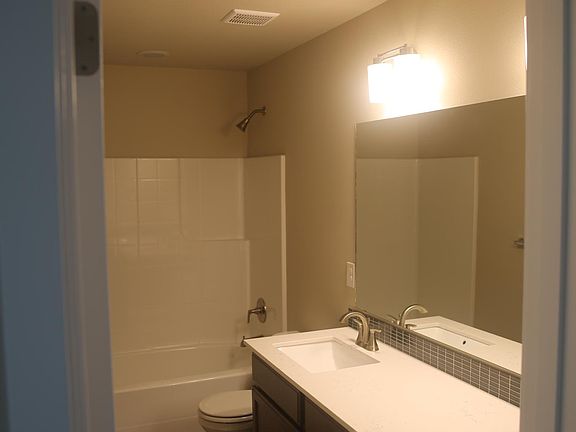 5th image of 1423 E 47th St