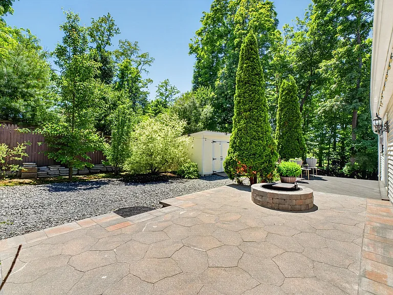 68 Mulford Ave — Photo 7
