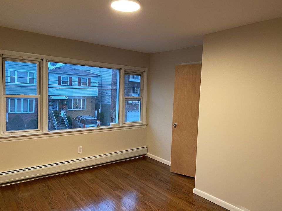 2nd image of 256 Lexington Ave #1