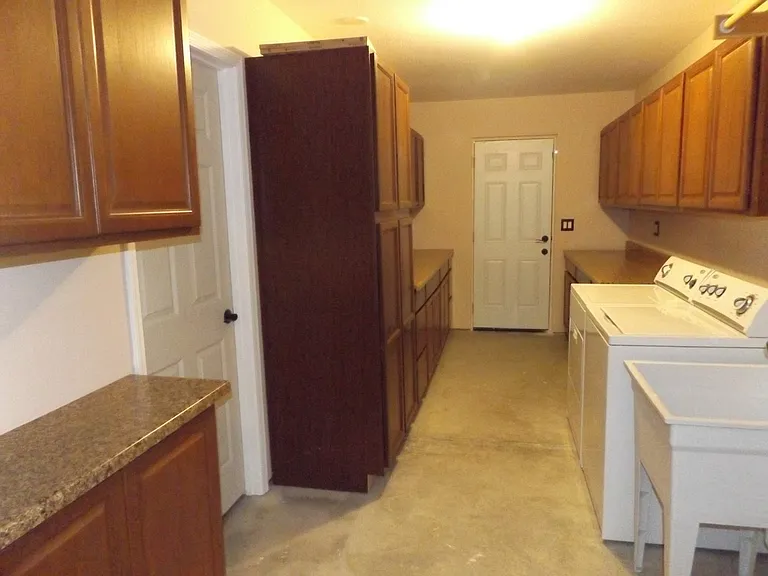 3233 Iroquois Ct — Photo 12