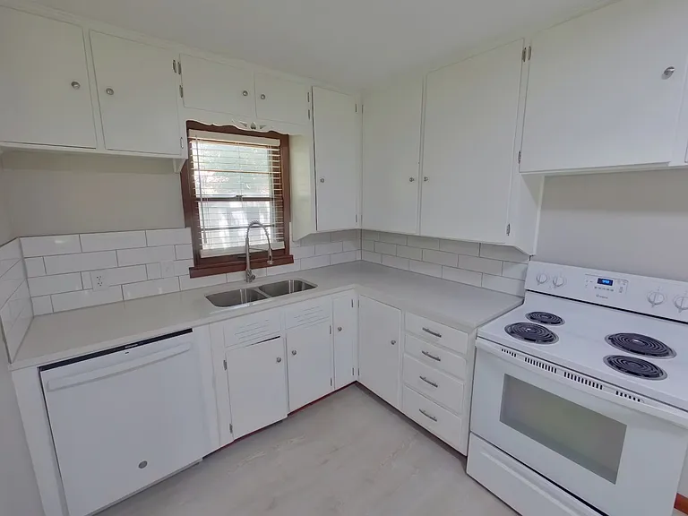 1739 S Lexington Rd — Photo 5