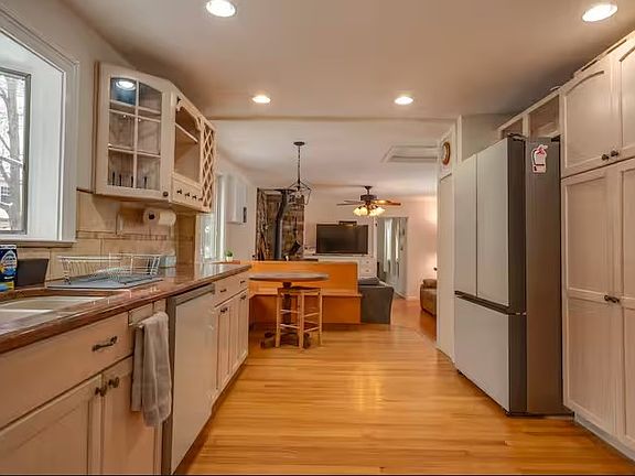 4th image of 12 Eagle Valley Rd #1