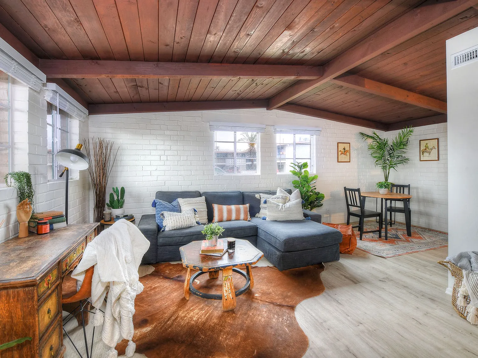 Las Villas Apartments — Photo 3