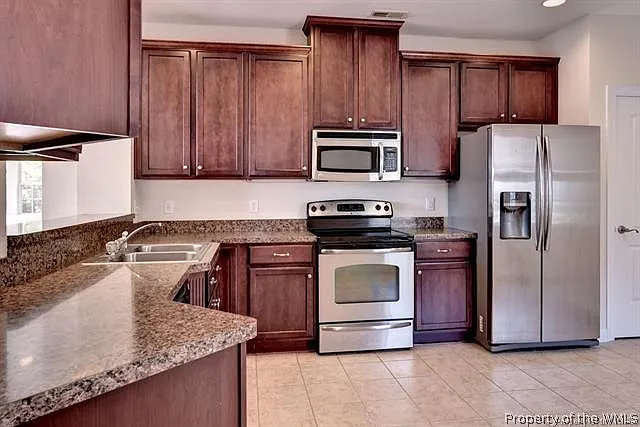 202 Braemar Crk — Photo 5