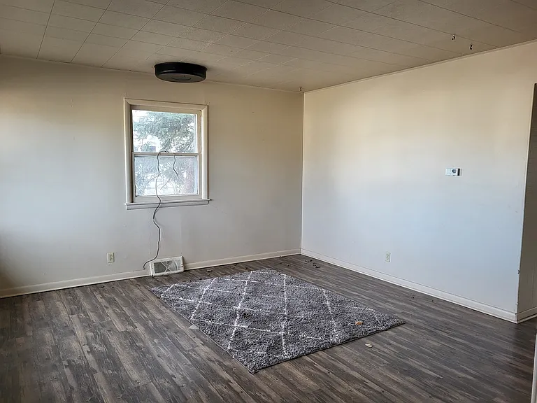 313 E Tallent St — Photo 3