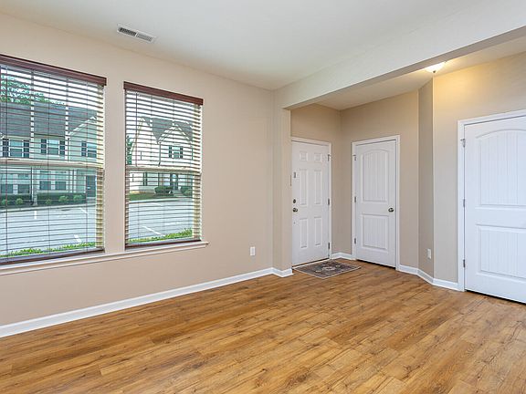 3rd image of 729 Maypearl Ln