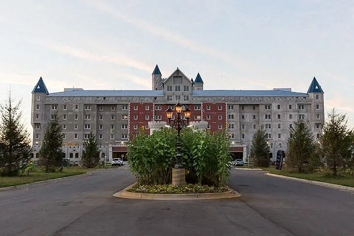 Grand Castle Apartments — Photo 6