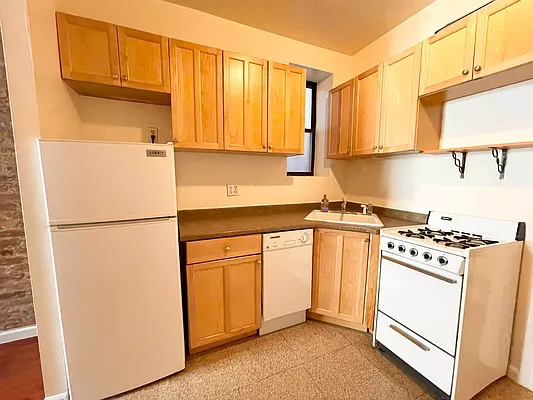 Rented by Century 21 Premier  | media 4