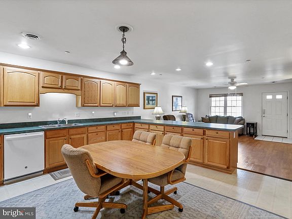 4th image of 324 Key West Dr