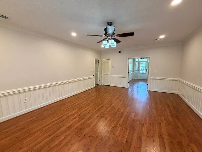 1009 Williamsburg Dr — Photo 20