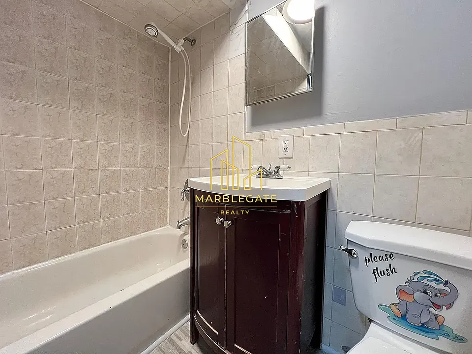 44 4th St #33R