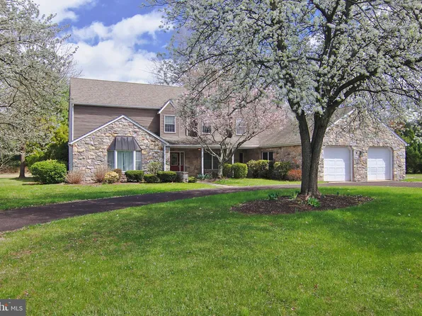 1198 Chestershire Pl, Pottstown, PA 19465