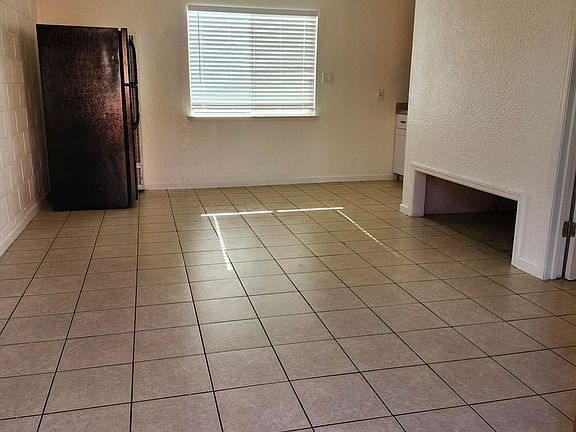 4th image of 822 West Ave #26