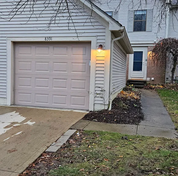 8391 Cliffthorne Way — Photo 32