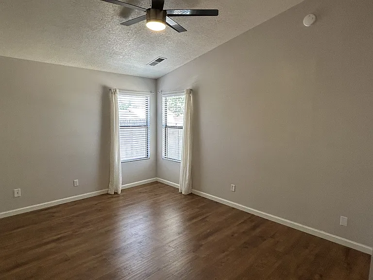 1974 Castillo Dr SW — Photo 11