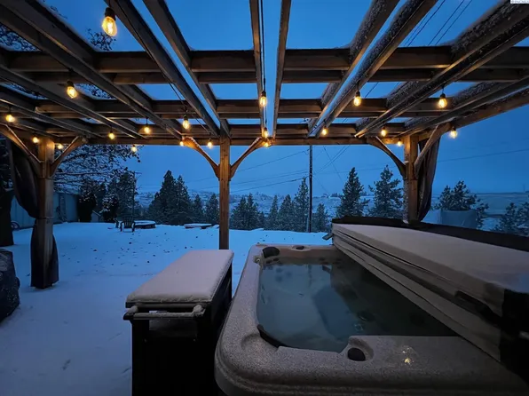 608 E Valleyview Ave, Colfax, WA 99111