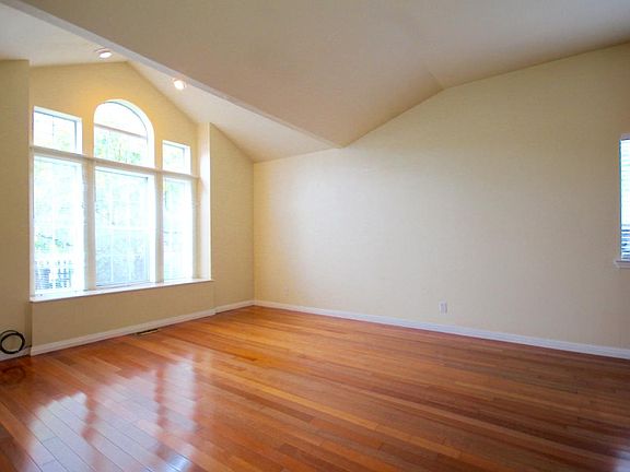 4th image of 154 San Carlos Ave