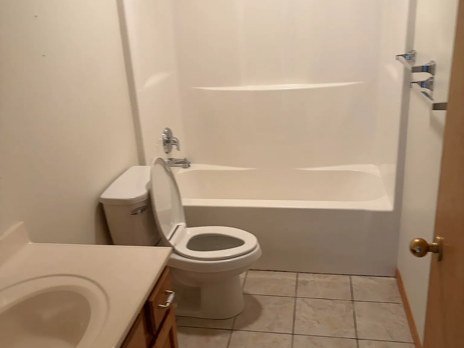 2 bed, 1000 sqft, $950 — Photo 2