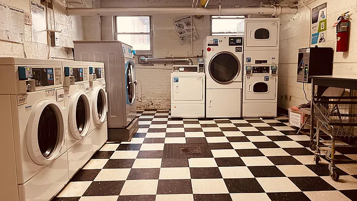 Sold by Winzone Realty Inc | media 11