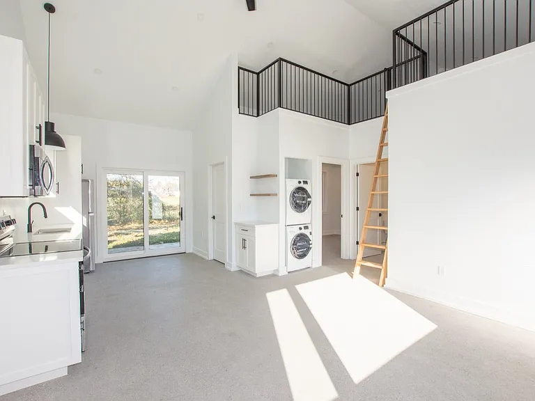 6151 Churchill St — Photo 4