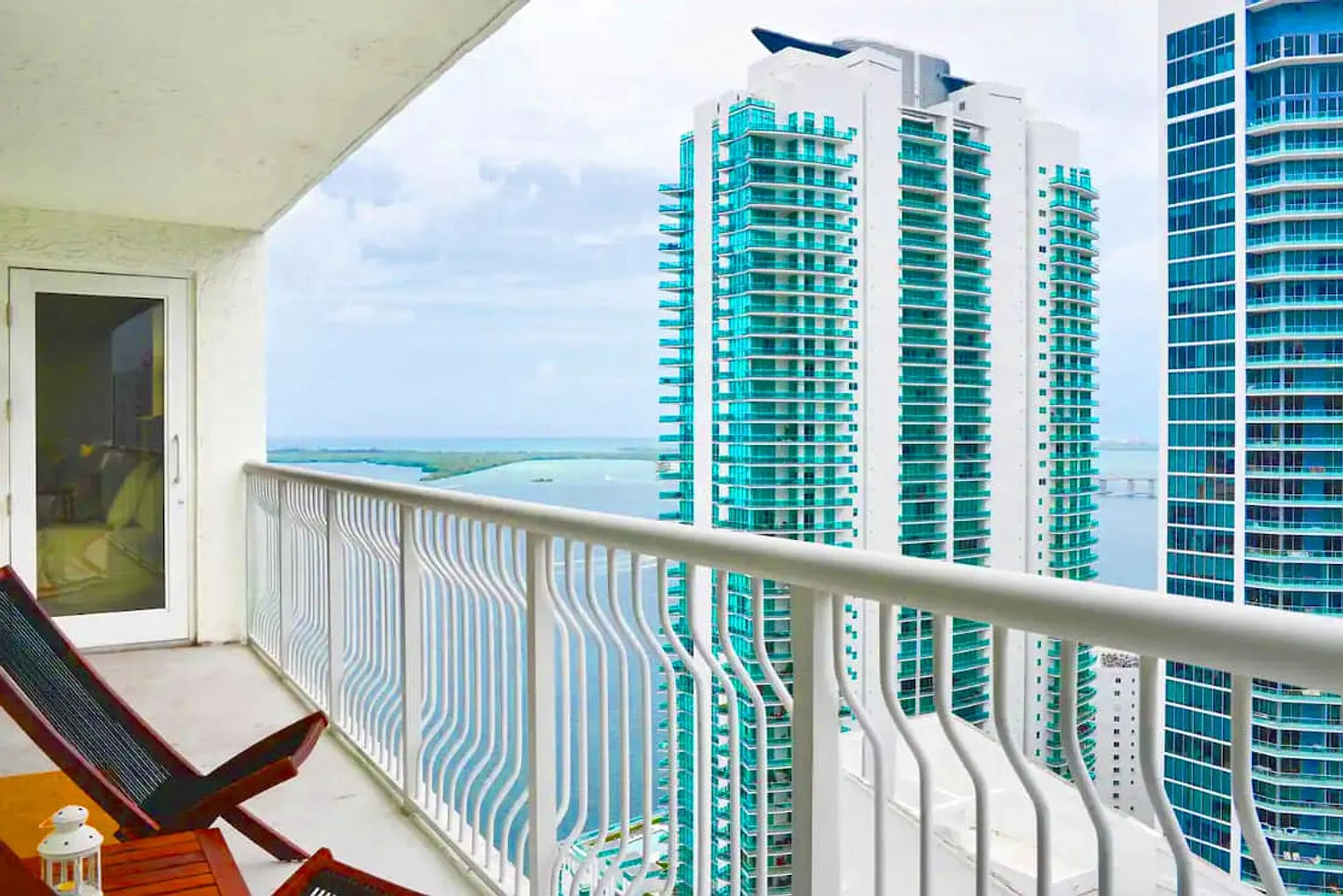 2 bed, 2.0 bath, 1022 sqft, $6,359 — Photo 3
