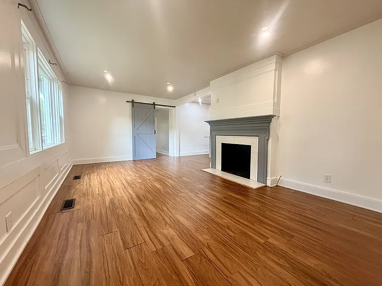 113 N Wright St — Photo 21