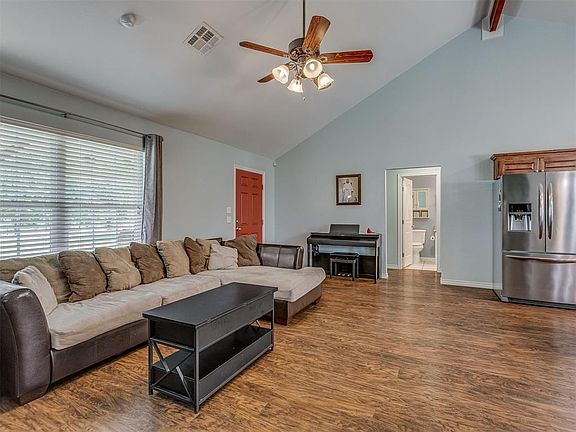 4th image of 1010 County Street 2937