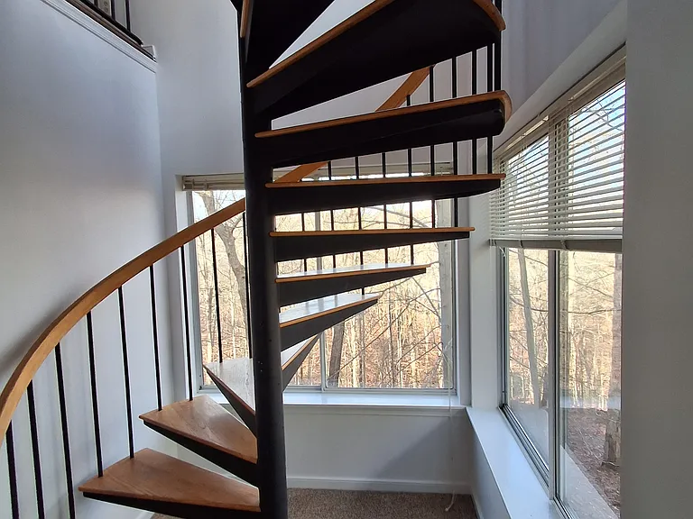 1232 Clifden Grn — Photo 2