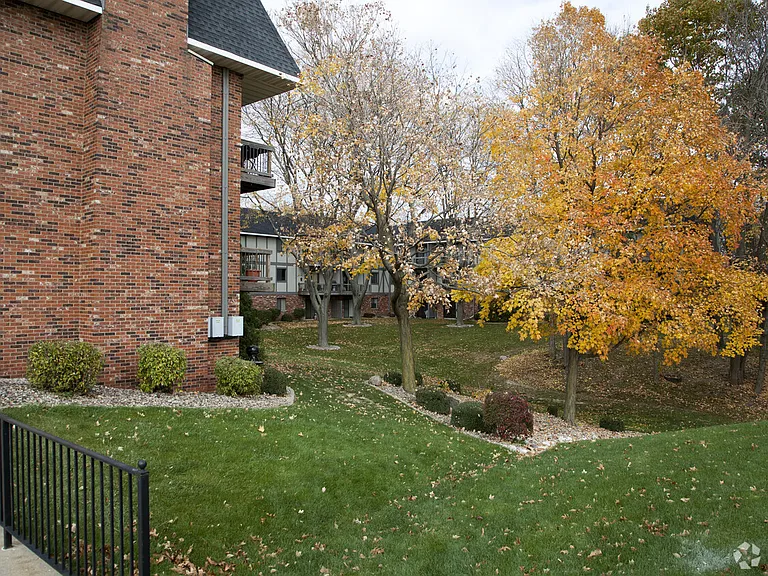 12300 N Brentfield Dr — Photo 1