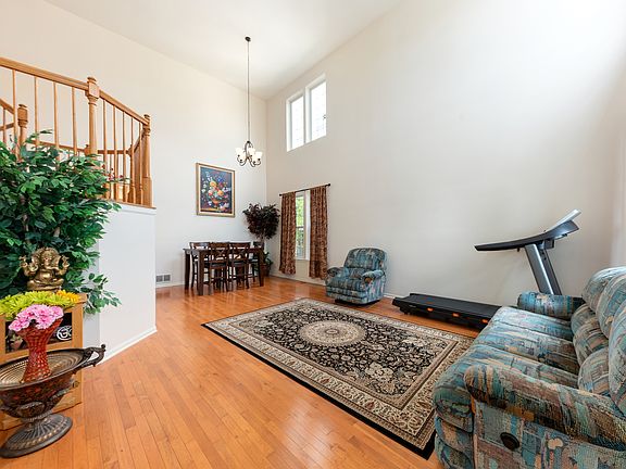 4th image of 2507 Whitehall Ln