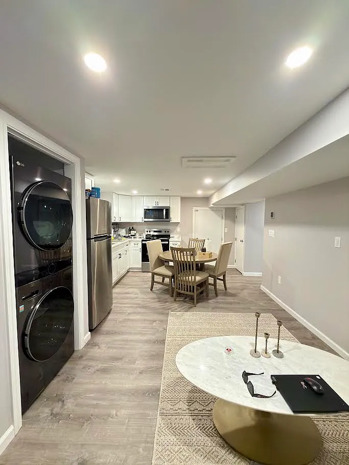 1 bed, 757 sqft, $2,300 — Photo 3