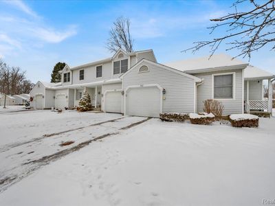 202 Meadow Pointe Dr, Fenton, MI, 48430