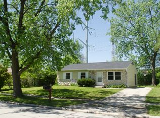 153 Valley Dr, Bolingbrook, IL 60440