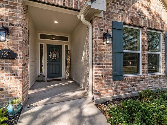 Front entry, with a nice patio to enter the home.