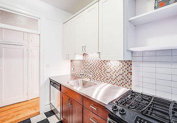 4th image of 105 E 15th St APT 32