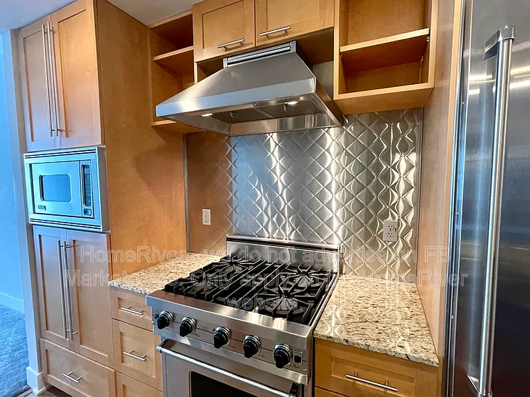 1120 E Kennedy Blvd #314 — Photo 11