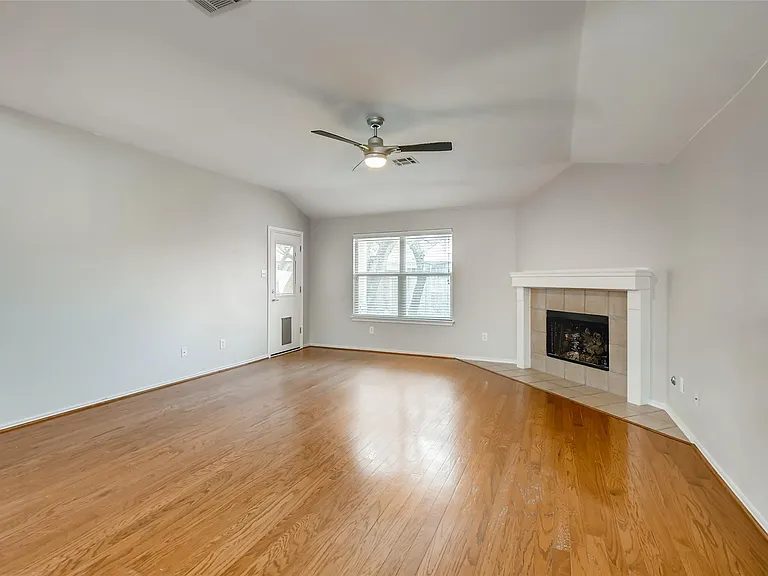 1504 Julianas Way — Photo 9