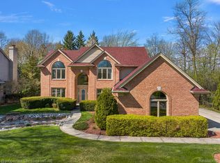 1428 Bradbury Dr, Troy, MI
