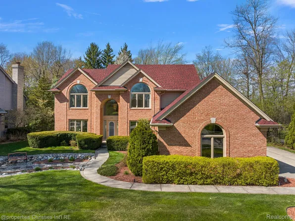 1428 Bradbury Dr, Troy, MI 48098