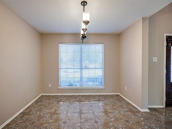 3rd image of 217 Fox Springs Ct