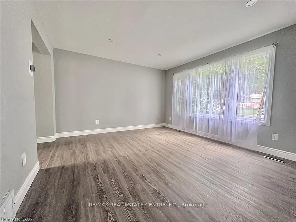 4 bed, $2,700 — Photo 4