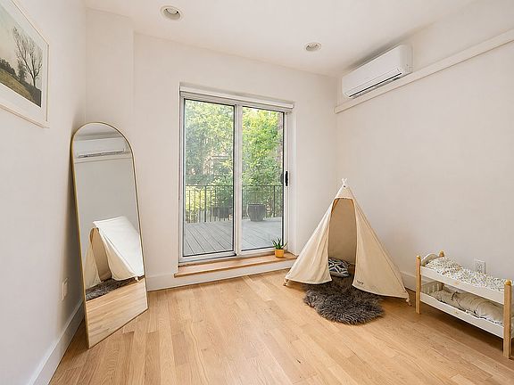 4th image of 171 Lexington Ave #1