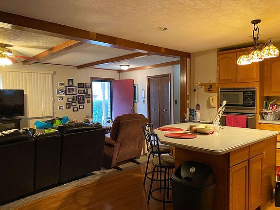4th image of 1906 Lakeview Dr