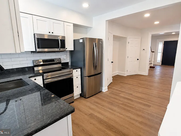 162 W Godfrey Ave — Photo 8