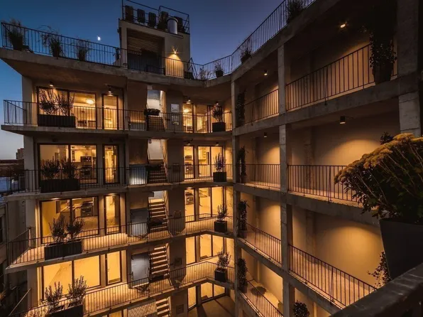 293 Hawthorne Street image 14 of 17