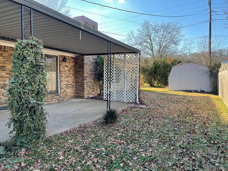 926 Terry St — Photo 11