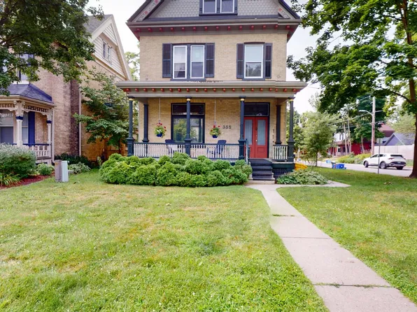 355 Piccadilly St #3, London, ON N6A 1S9