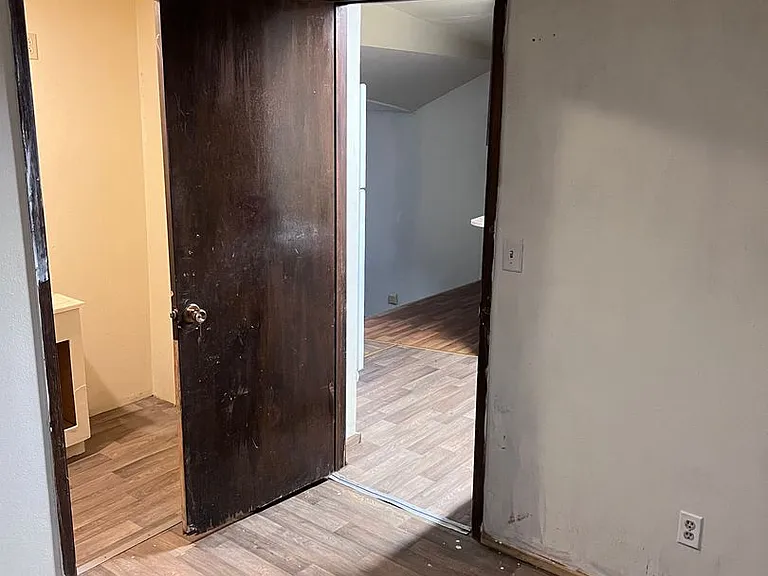 714 N Cottage Grv — Photo 12