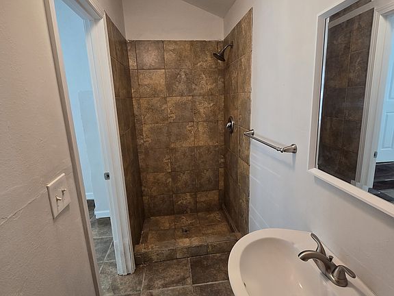 3rd image of 1631 N Harris St #1